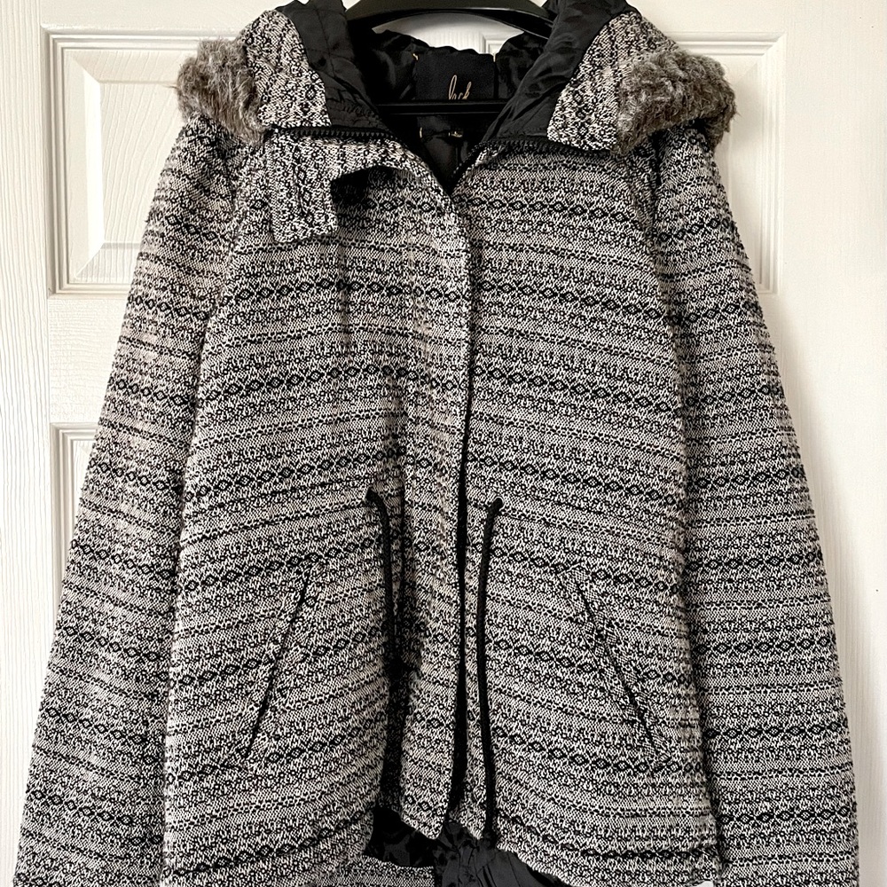 Women’s winter jacket, Size Large, black & white